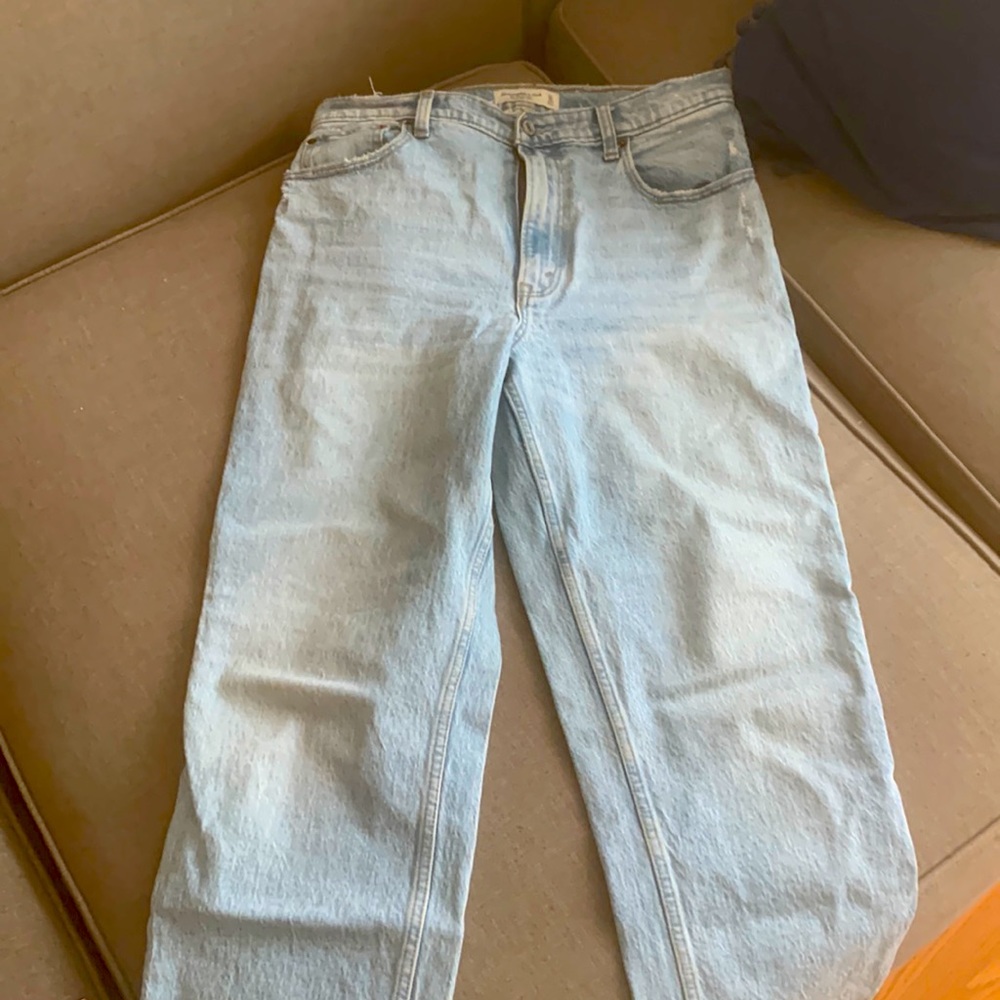 Abercrombie & Fitch 90s Straight Ultra High Rise. Worn twice. Too small for me.